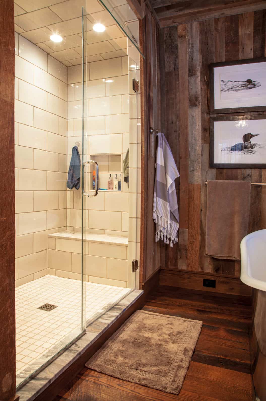rustic-bathroom-shower-and-soaking-tub
