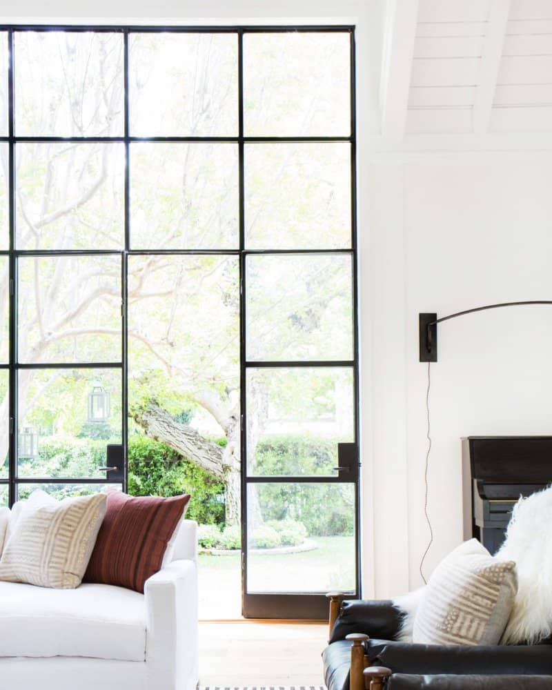 traditional-living-room-window