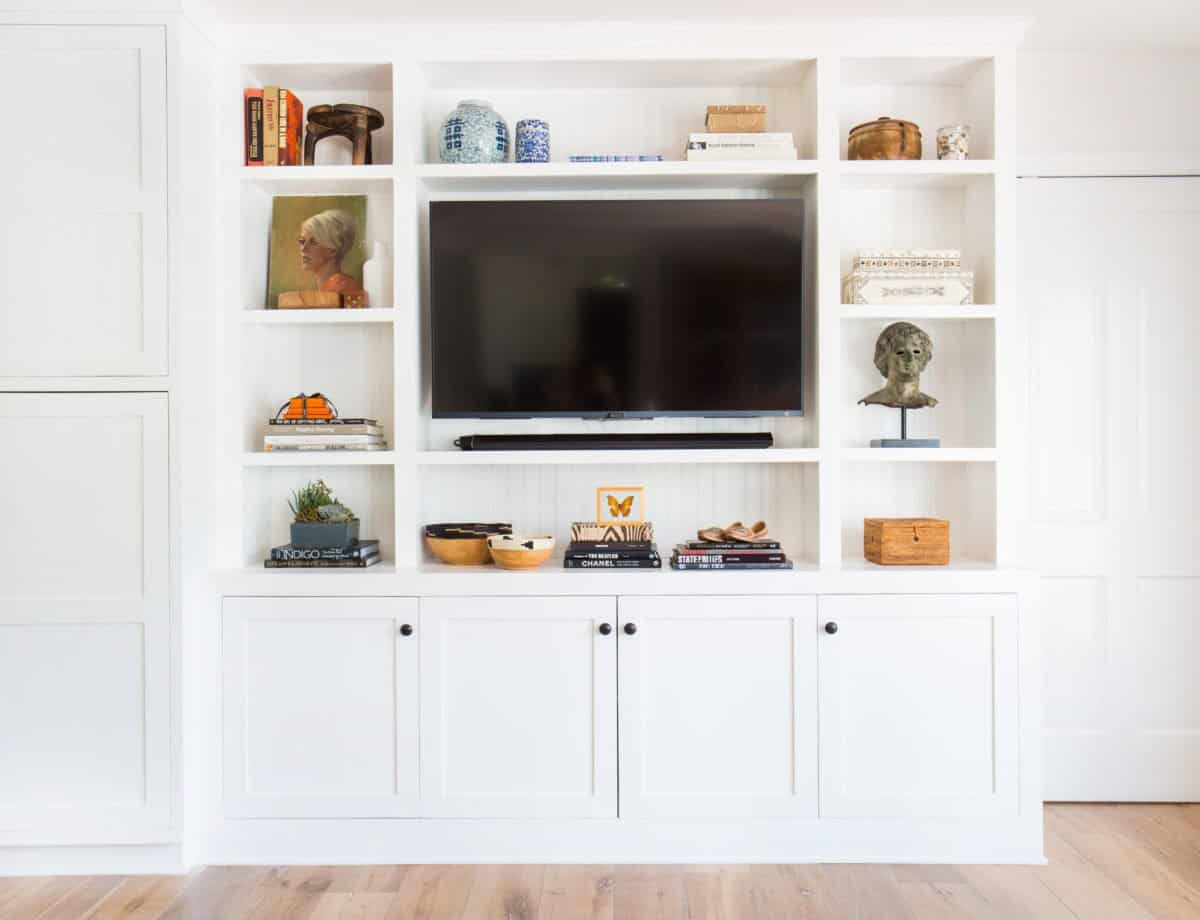 traditional-family-room-built-in-entertainment-unit