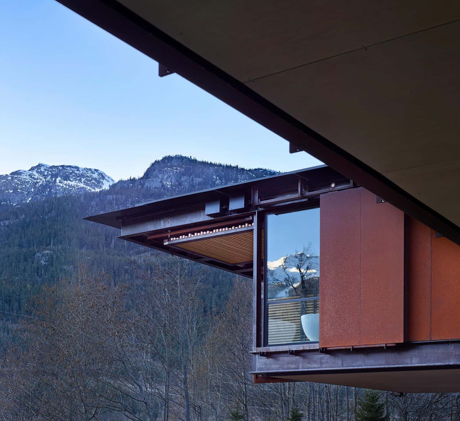 modern-ski-house-exterior