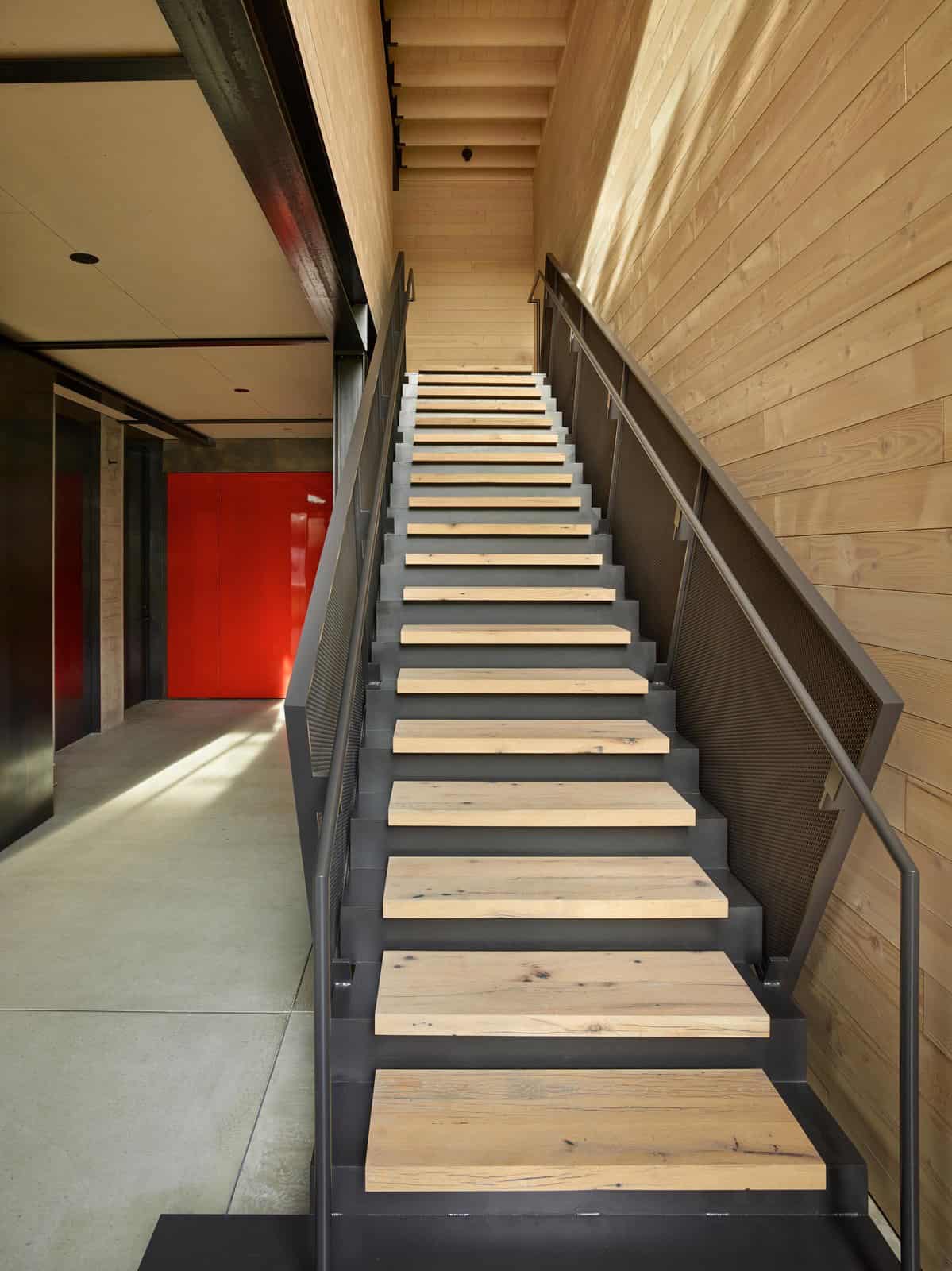modern-ski-house-entry-staircase
