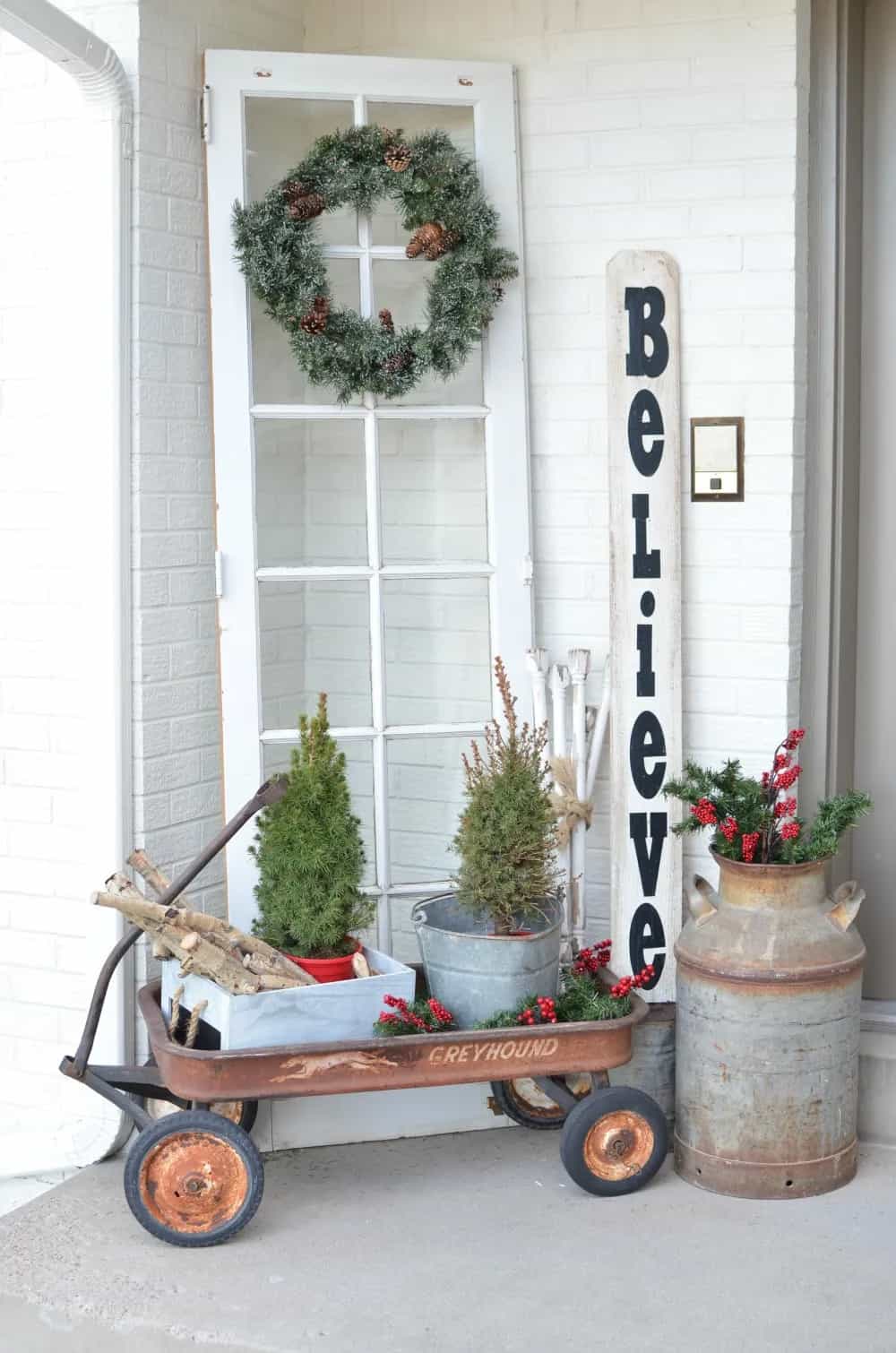 vintage-front-porch-christmas-decor-diy