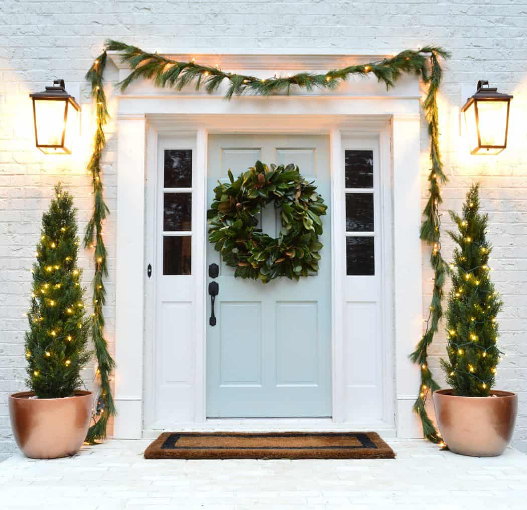 christmas-front-porch-with-garland