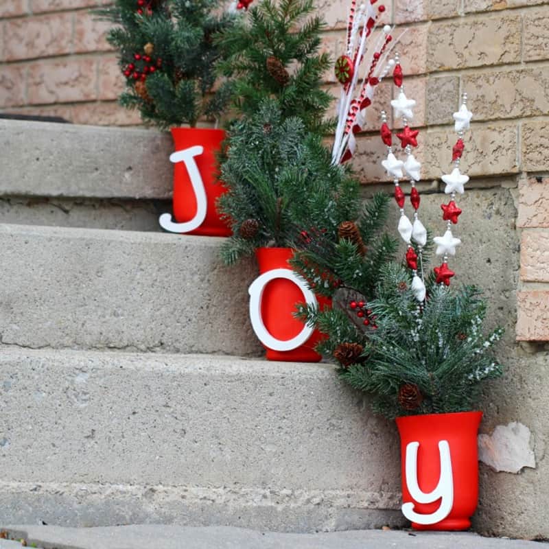 joy-outdoor-christmas-display
