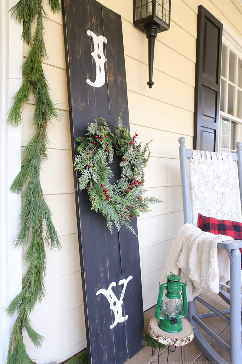 rustic-front-porch-christmas-sign