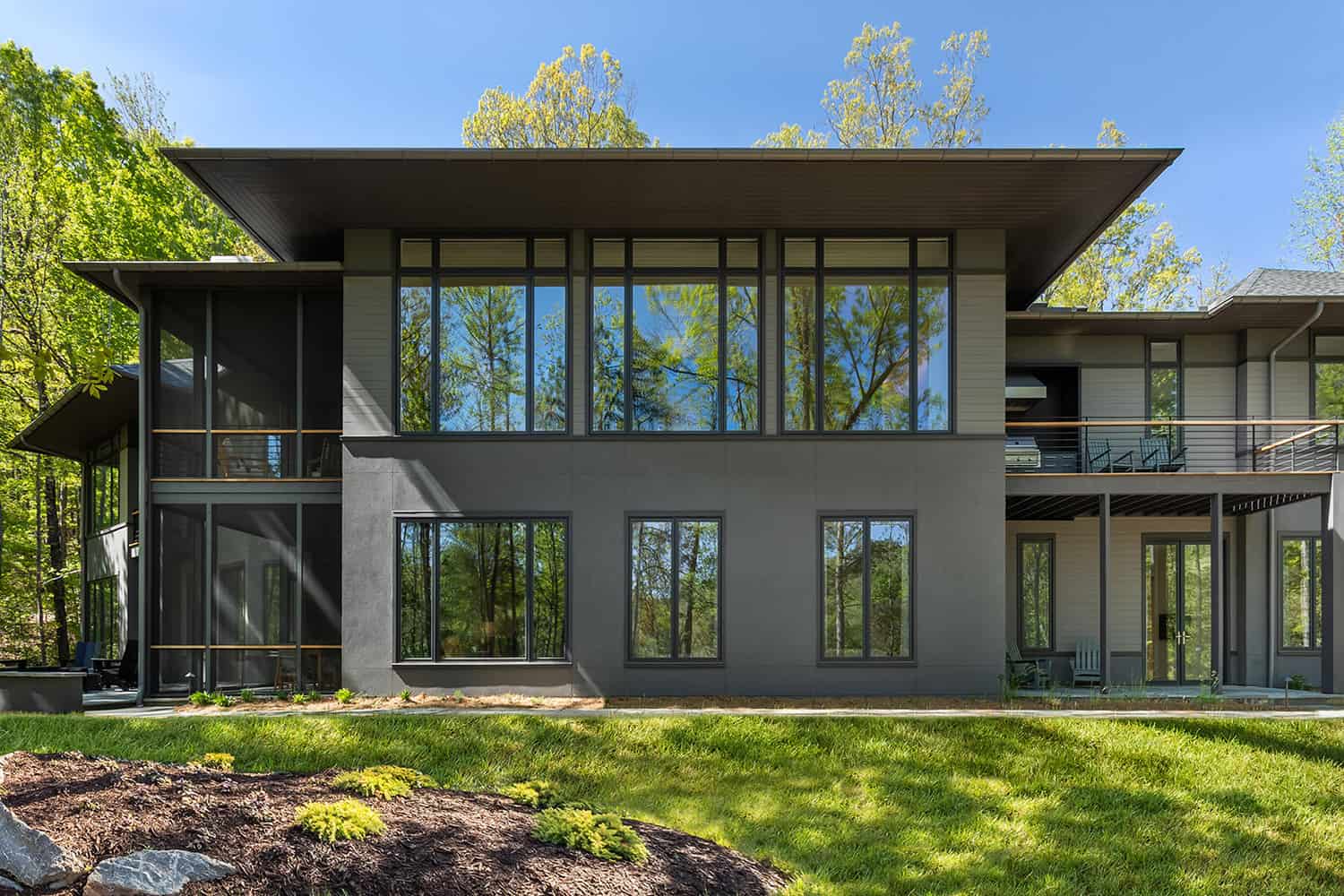 elegant-mountain-modern-home-exterior