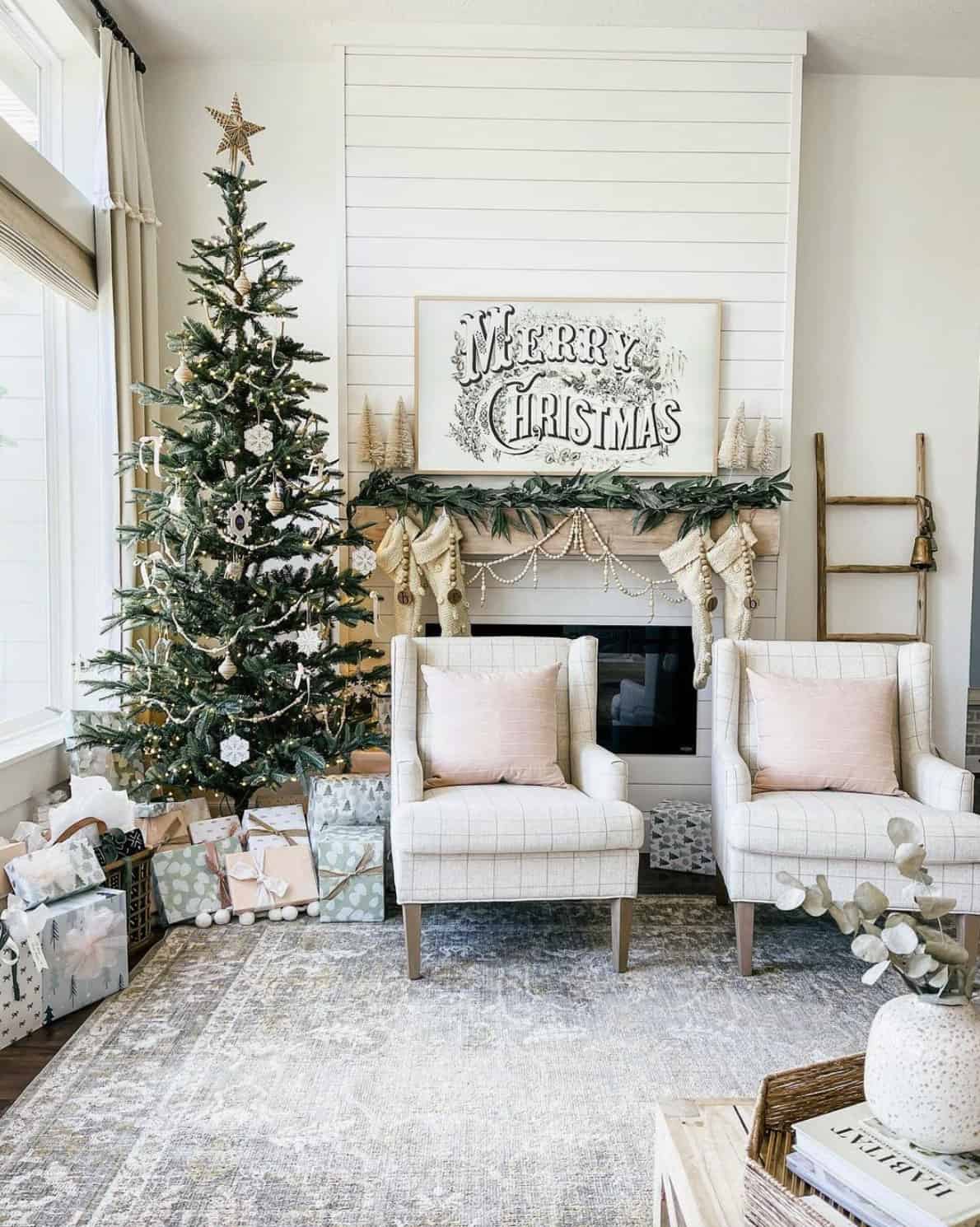 merry-christmas-tree-living-room
