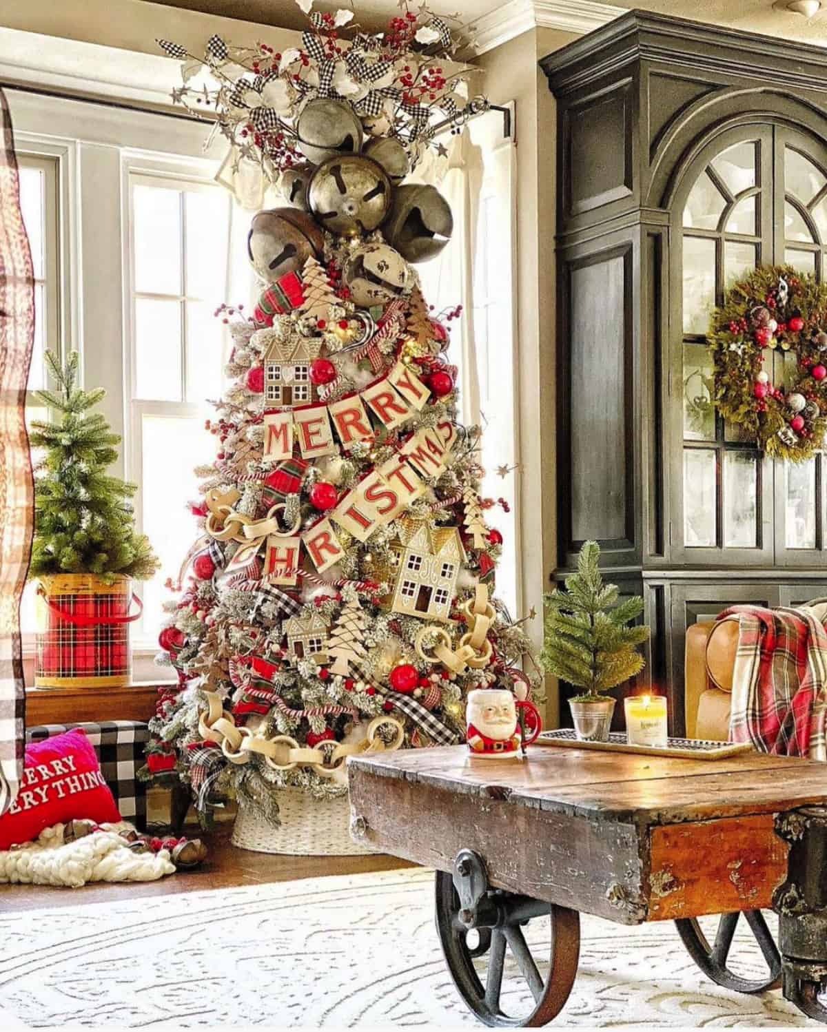 festive-christmas-tree