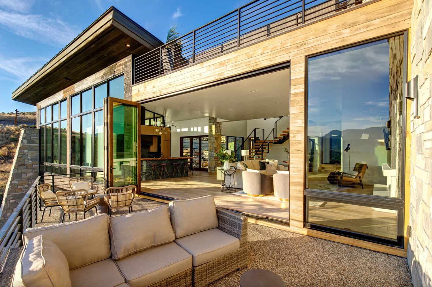 modern-cliffside-retreat-patio