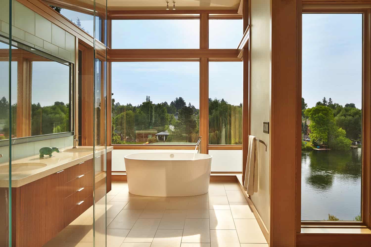 modern-bathroom-with-a-soaking-tub