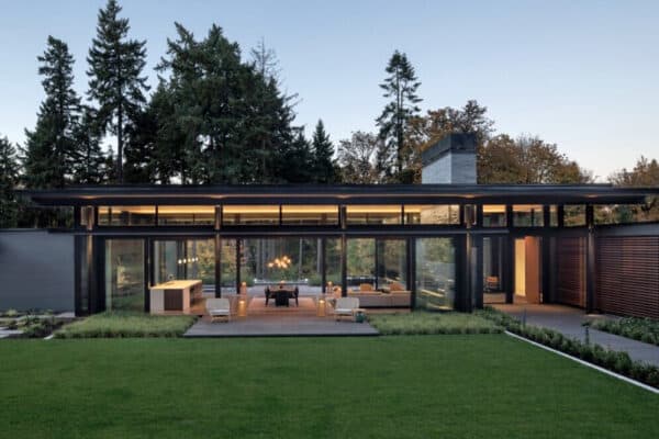 featured posts image for A breathtaking glass house in harmony with the wild woodlands of Oregon