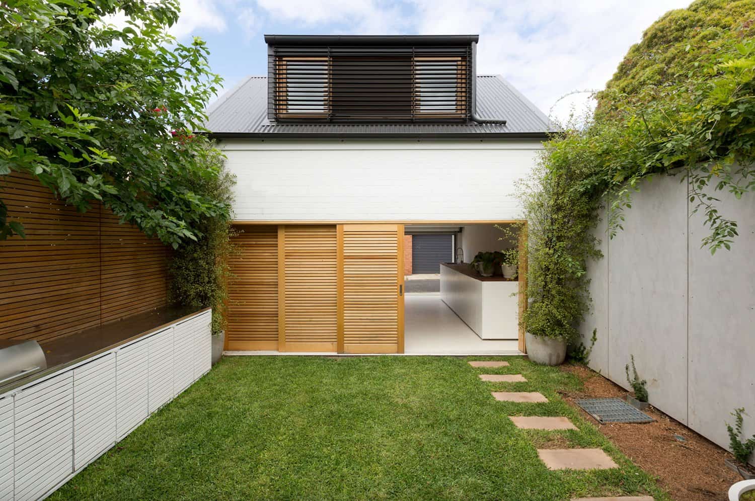 modern-home-exterior-with-a-garden