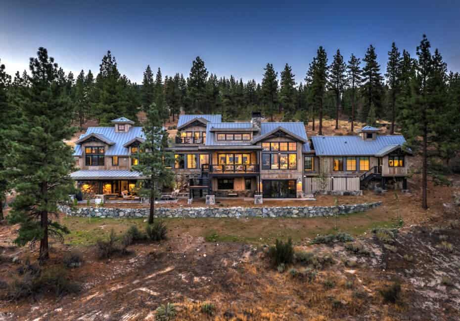 modern-rustic-mountain-home-exterior