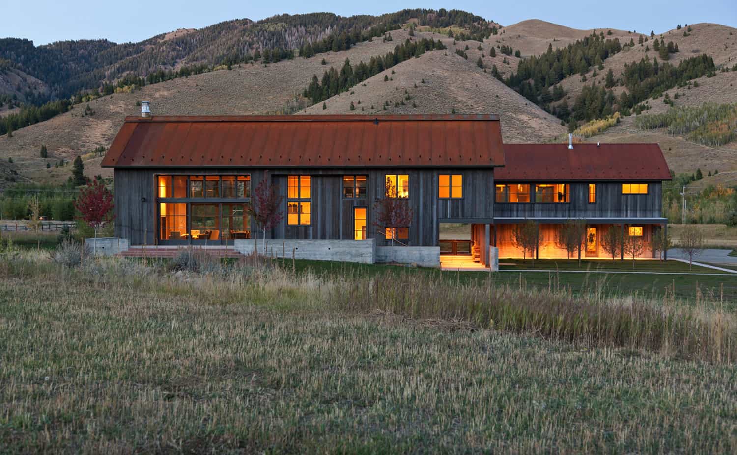 mountain-modern-farmhouse-exterior