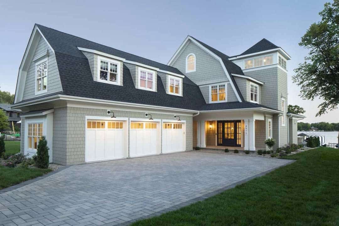 nantucket-coastal-style-home-exterior