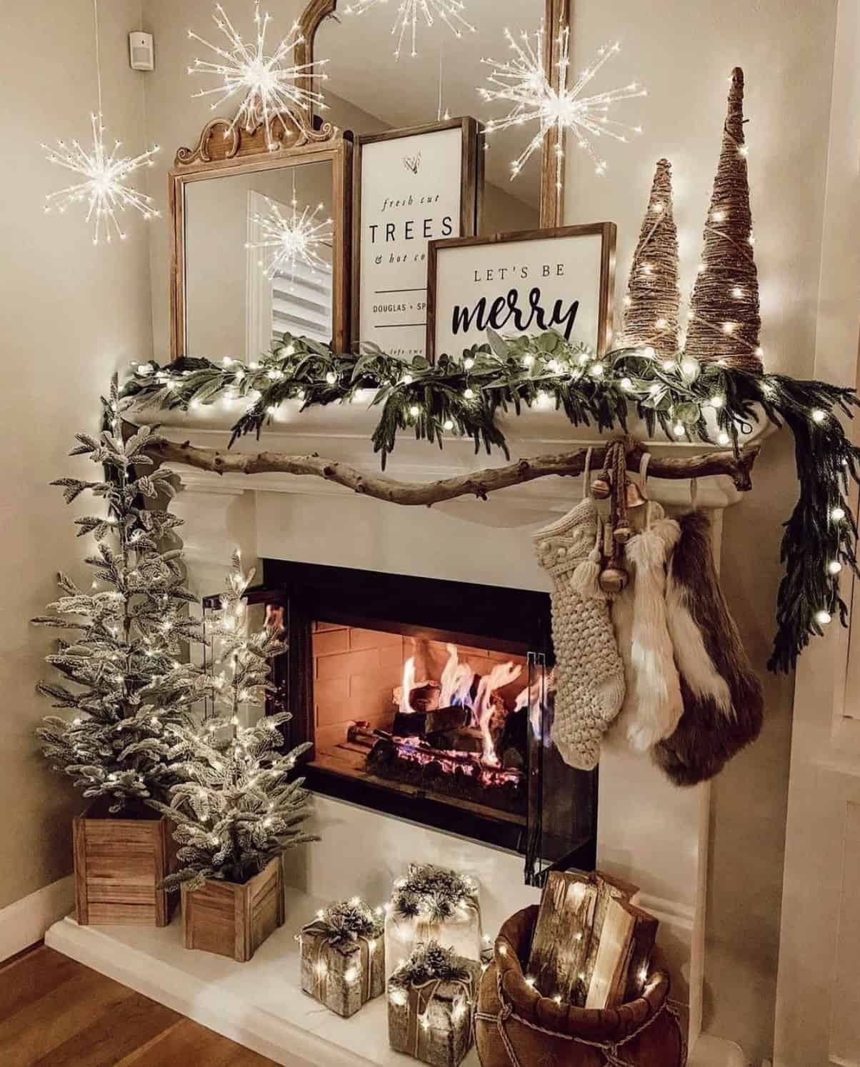 sparkly-christmas-decorated-fireplace-mantel