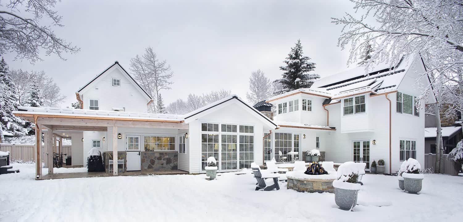 traditional-mountain-home-exterior-with-snow