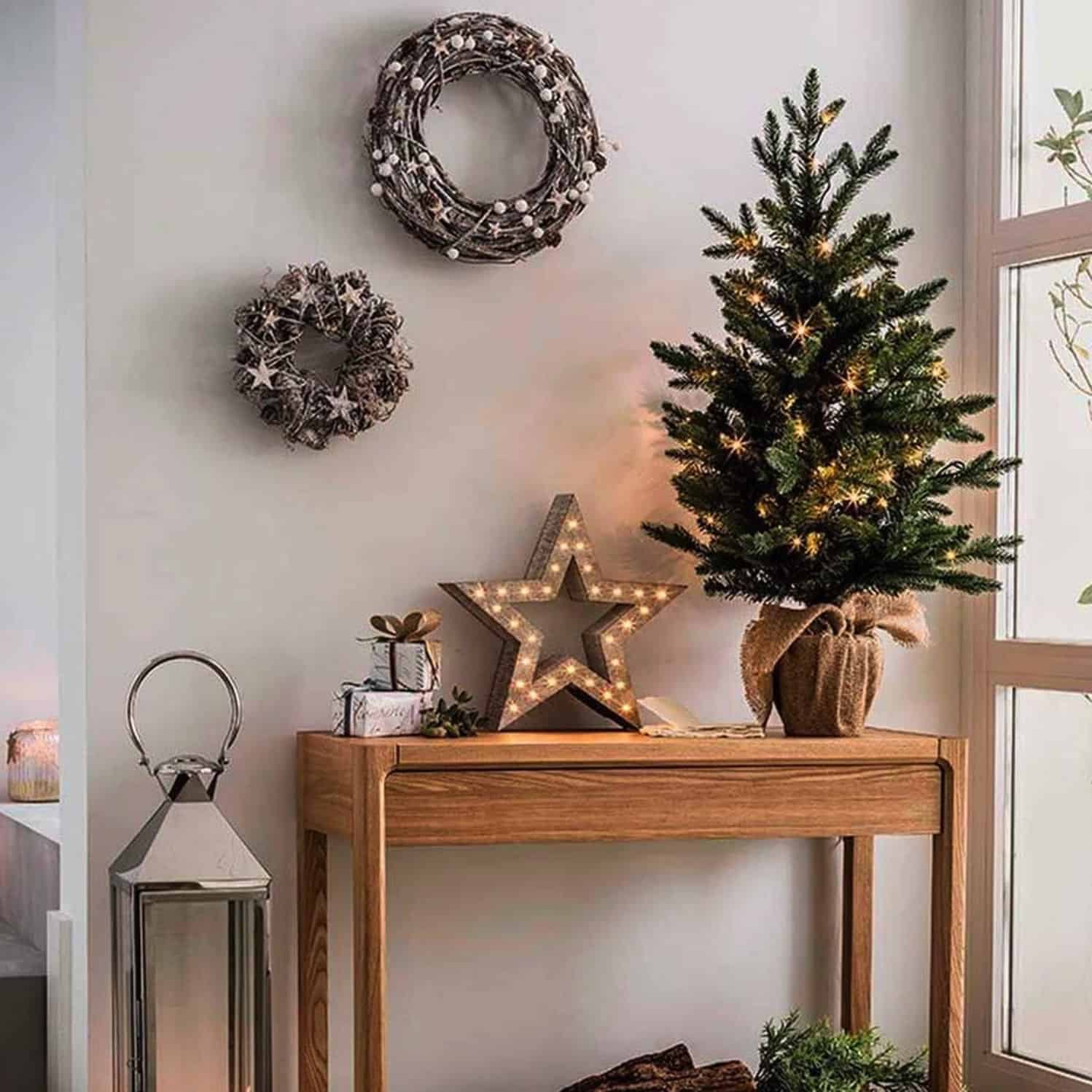 entry-console-table-with-a-tabletop-christmas-tree