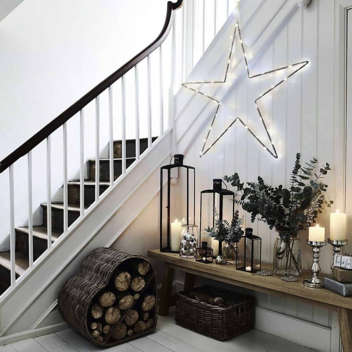 staircase-decorated-with-lighted-star-and-lanterns