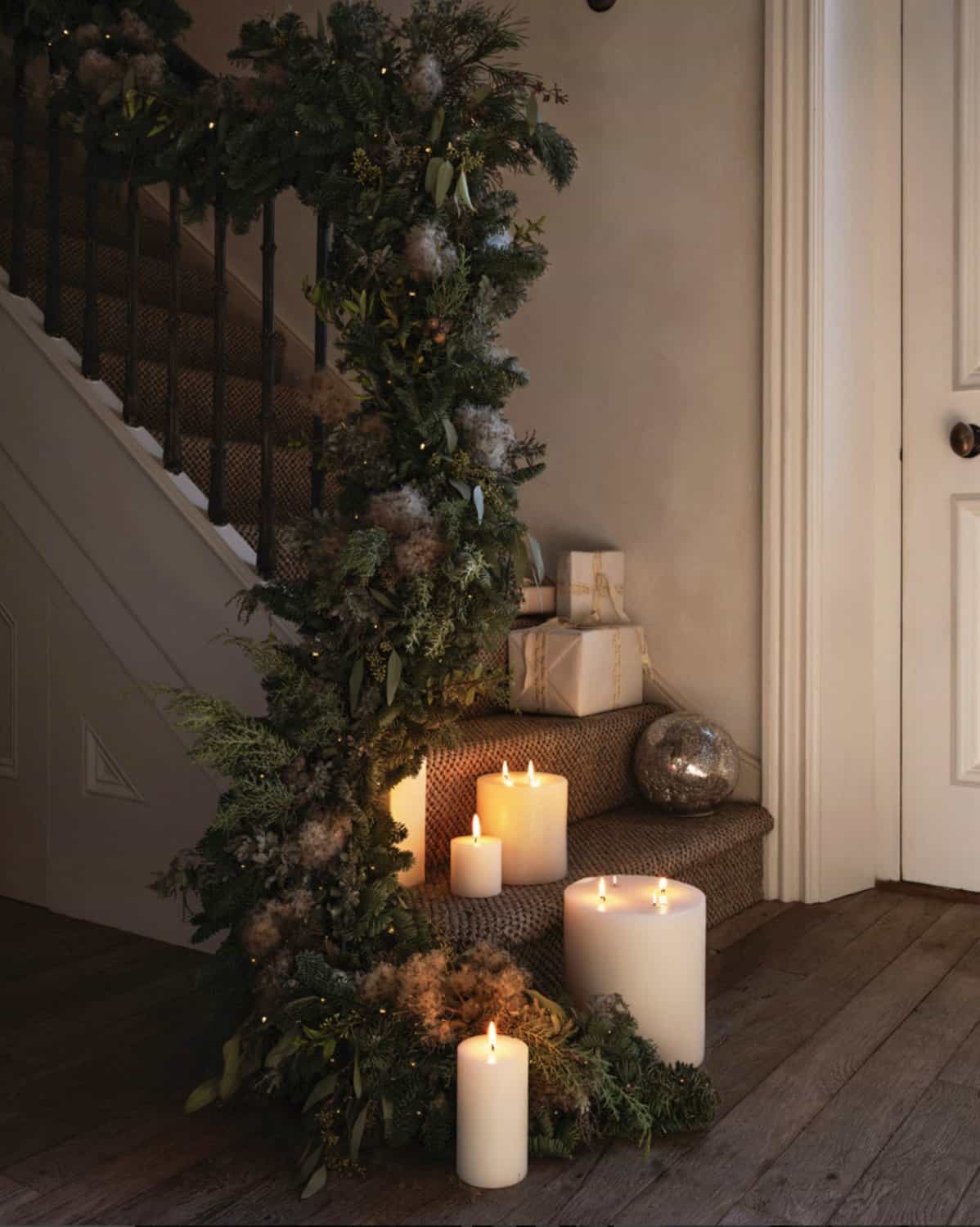 gorgeous-staircase-garland-with-candles-for-ambiance