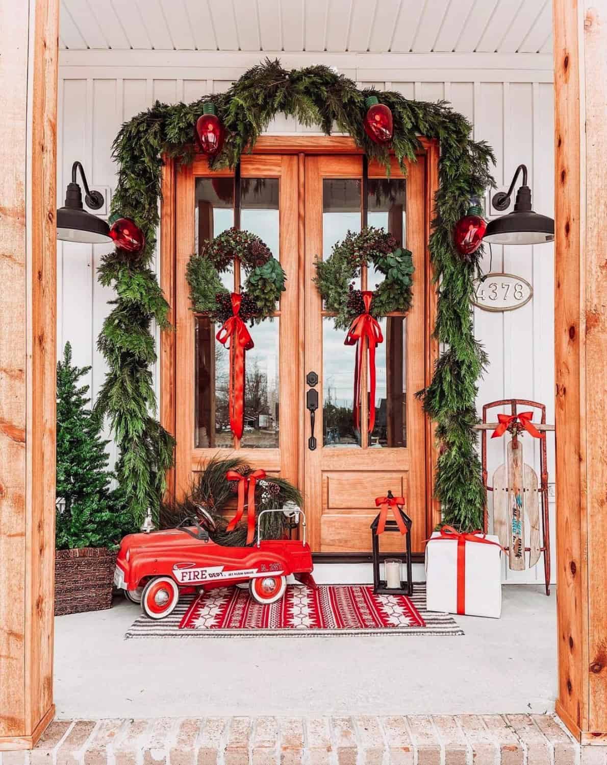 farmhouse-style-front-porch-christmas-decor-in-red-and-green