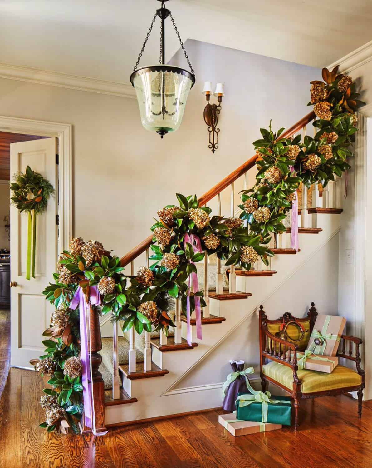 fresh-greenery-hydrangeas-on-the-staircase-banister-christmas