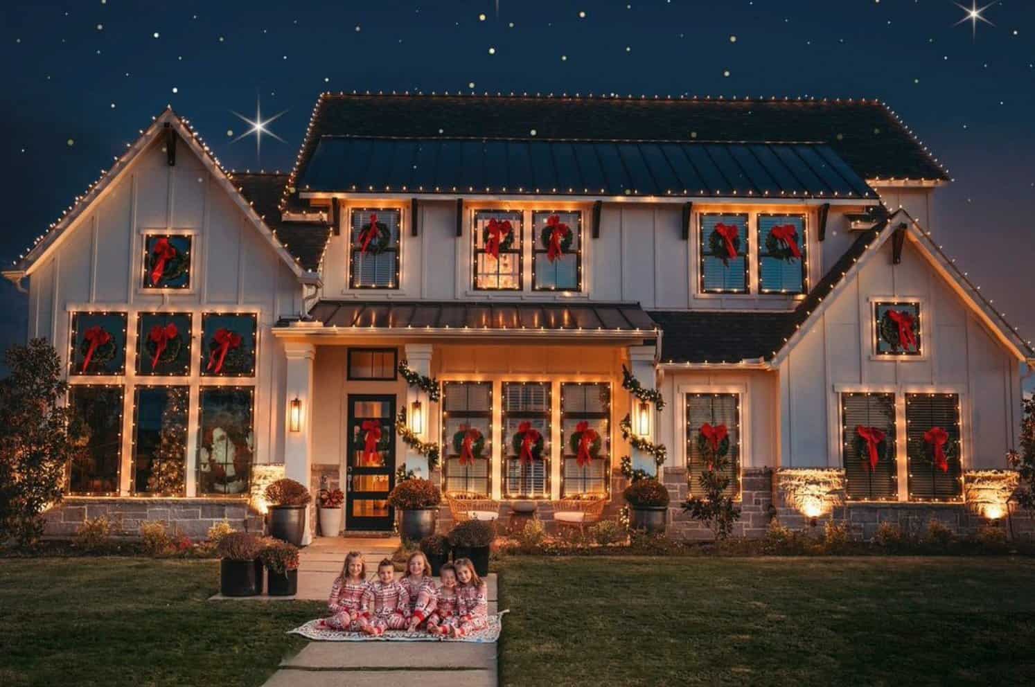 christmas-decorated-home-exterior