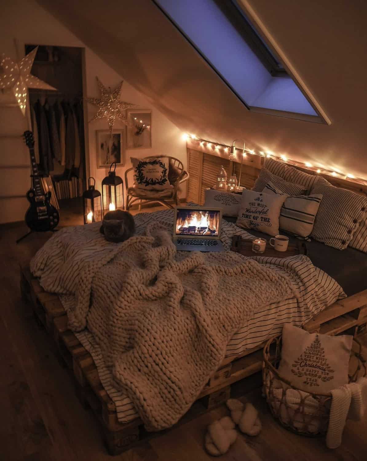 christmas-decorated-cozy-bedroom