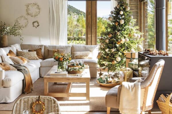 christmas-decorated-mountain-cabin-living-room