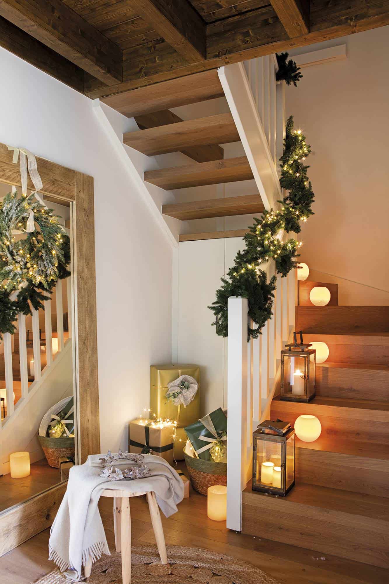 christmas-decorated-mountain-cabin-staircase