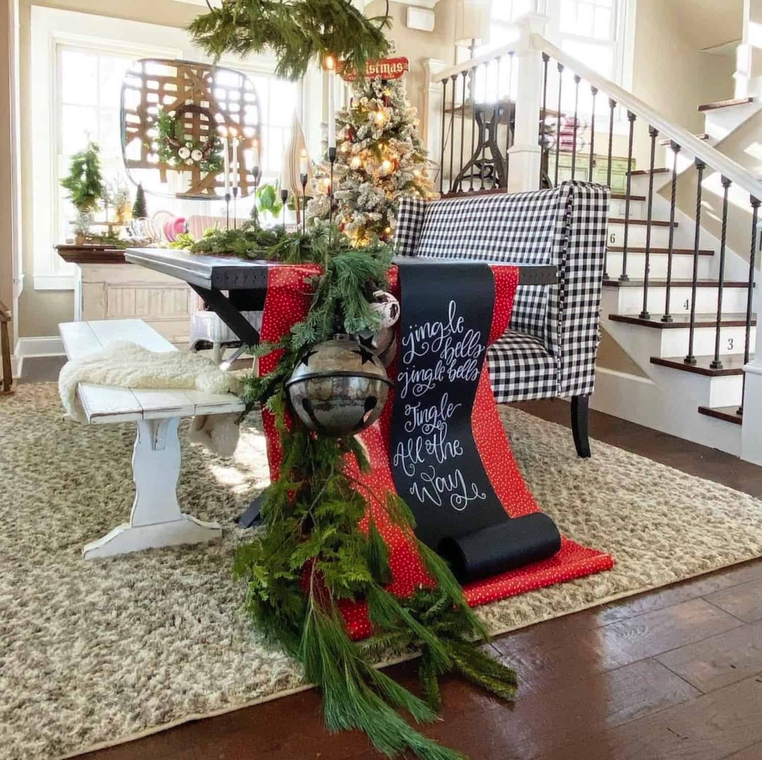 christmas-dining-table-garland-centerpiece