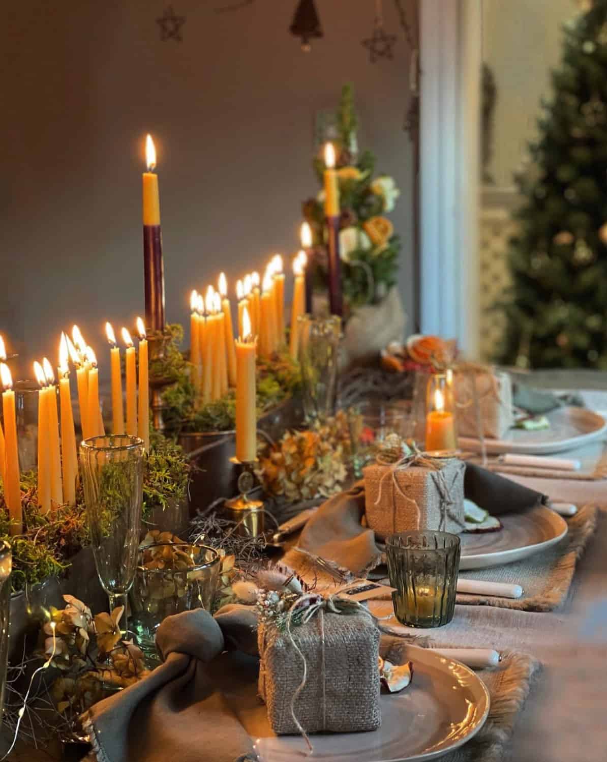 christmas-dining-table-with-candles