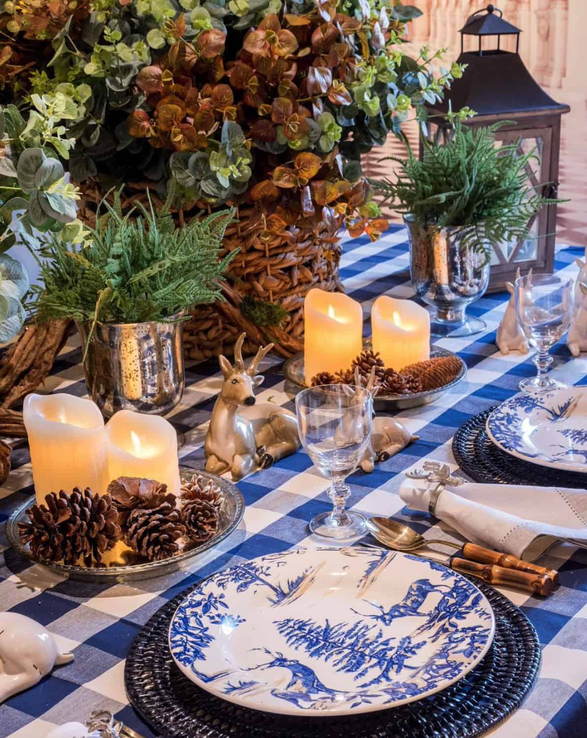 dining-table-with-blue-and-white-christmas-accessories