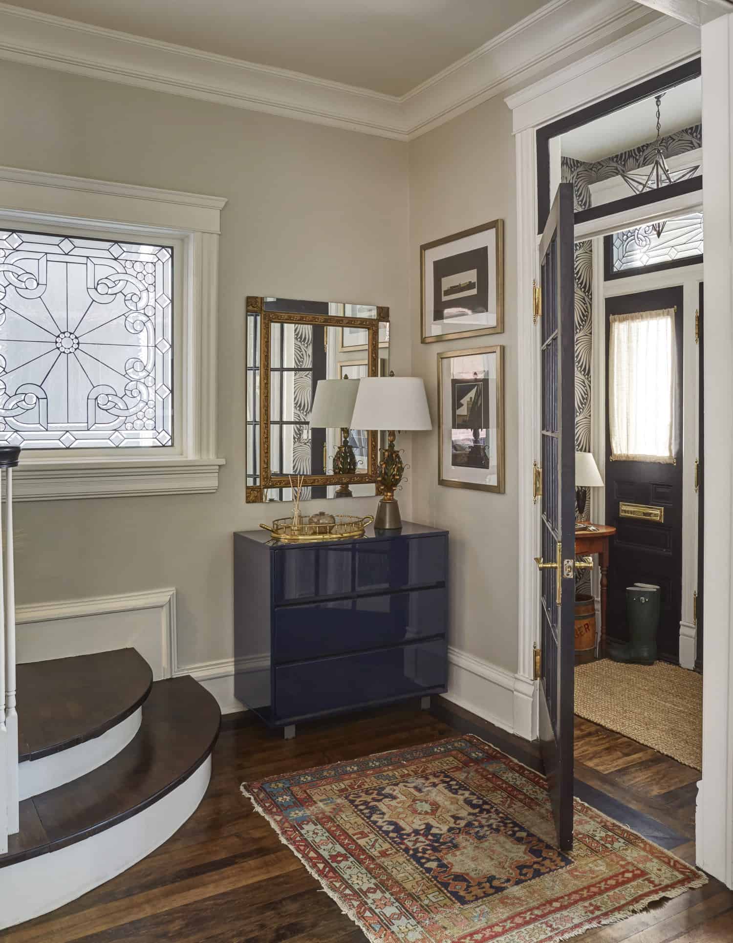 victorian-style-home-entryway