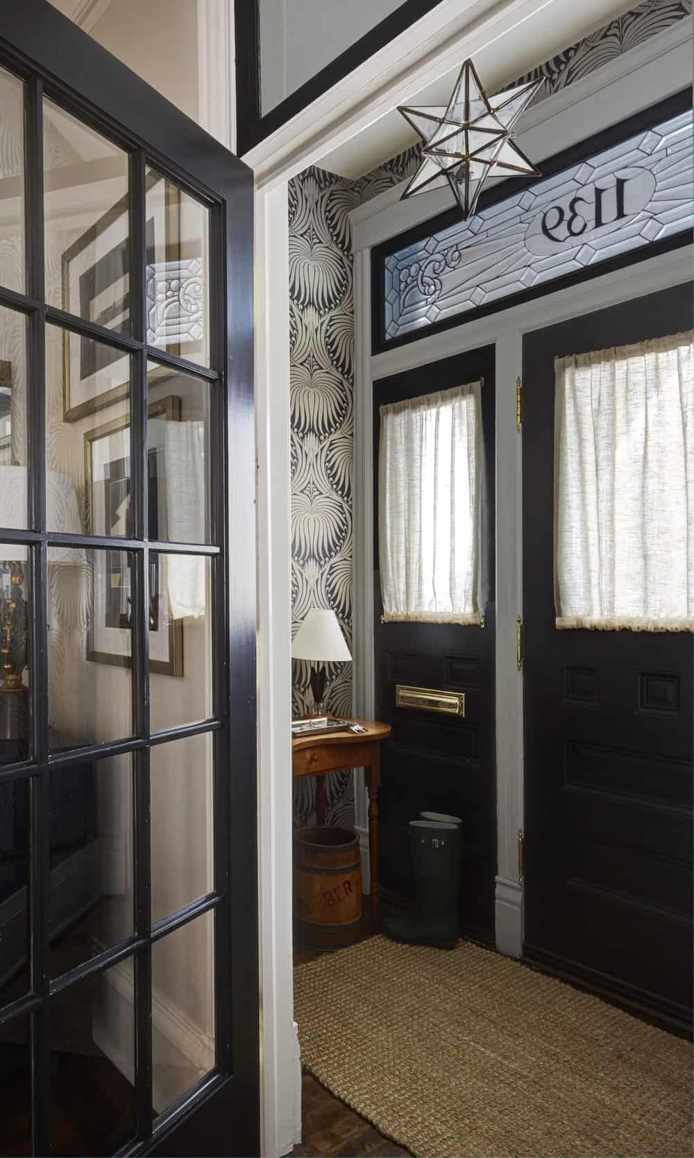 victorian-style-home-entryway