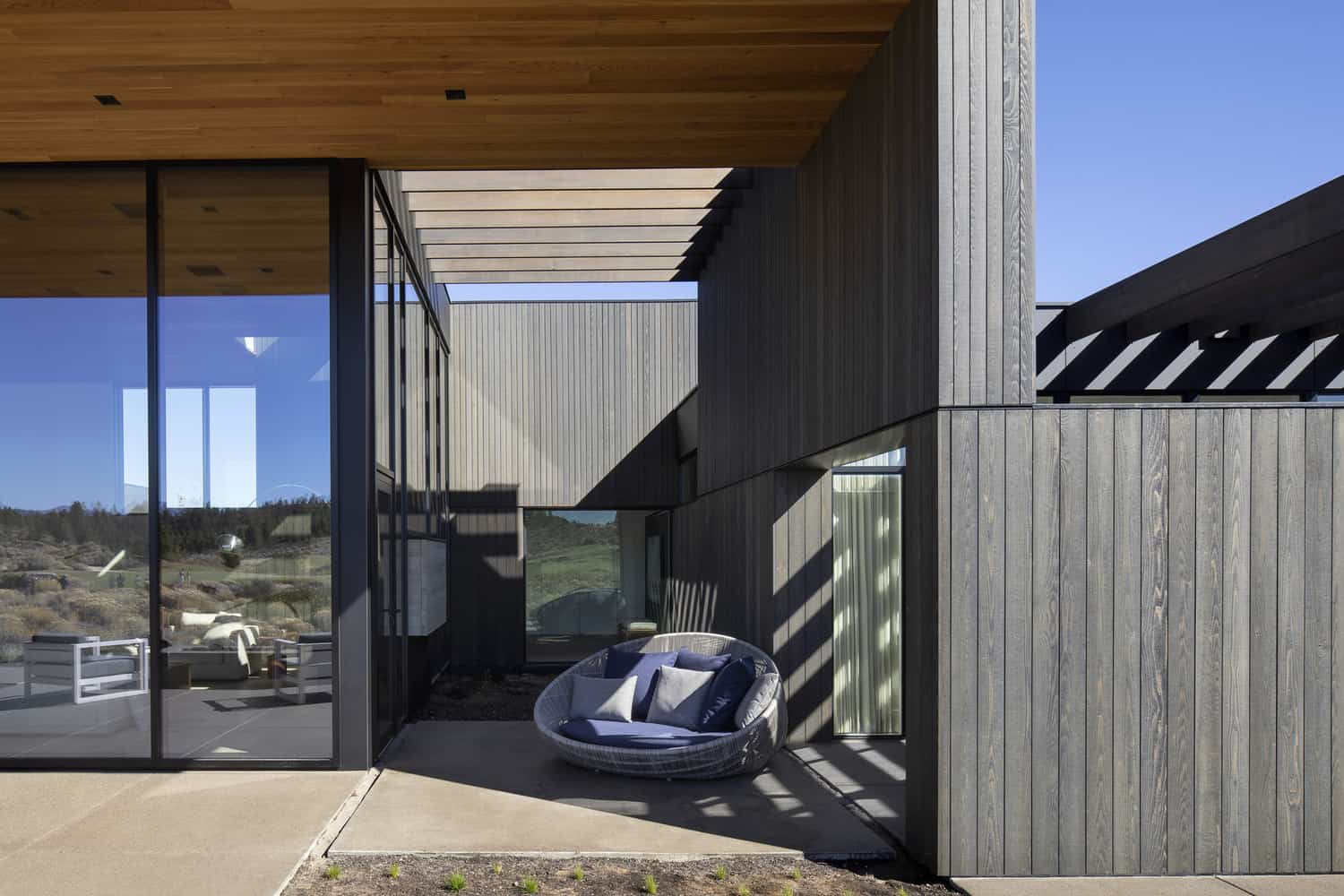 contemporary-home-exterior-patio