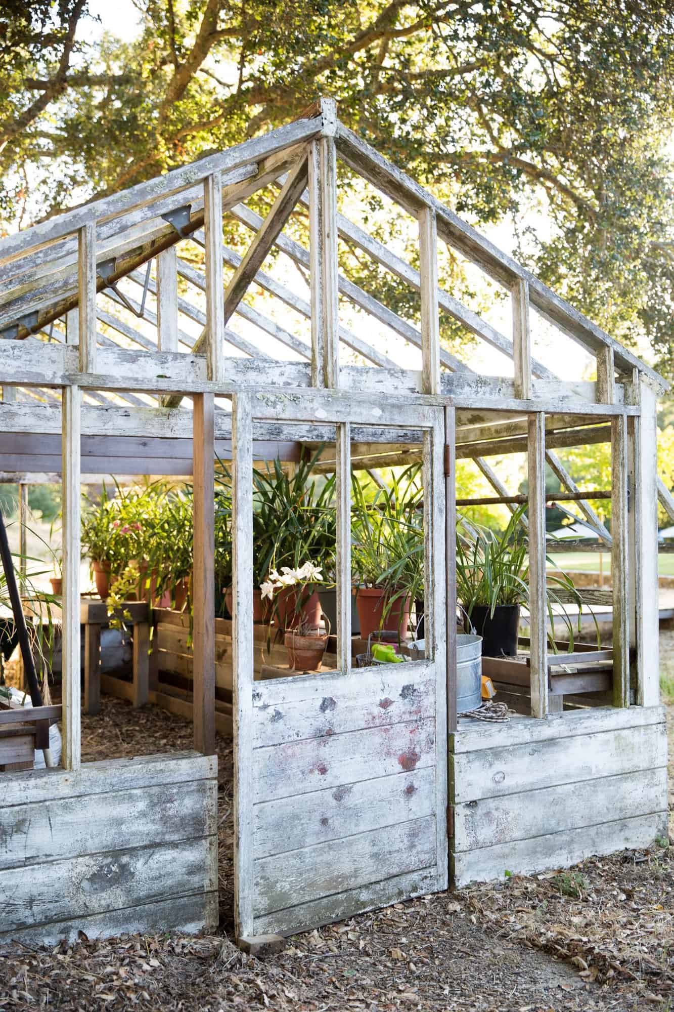 farmhouse-style-home-greenhouse