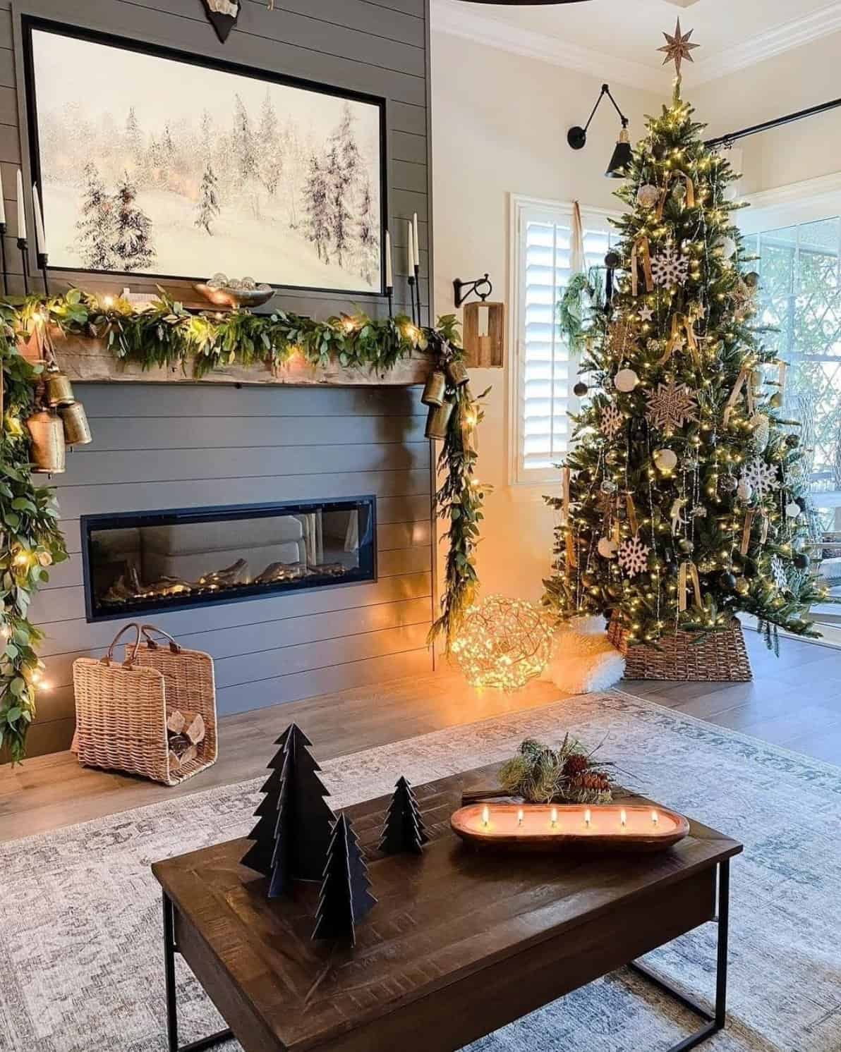 christmas-decorated-living-room-with-garland-and-tree