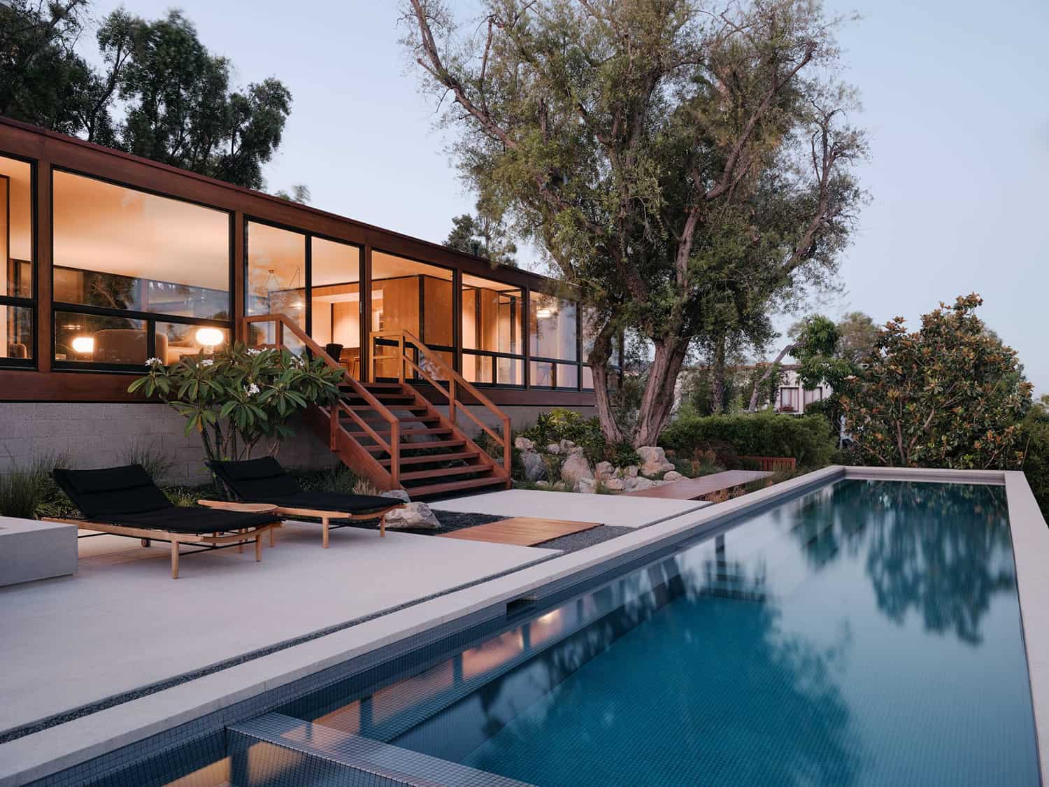 modernist-home-swimming-pool