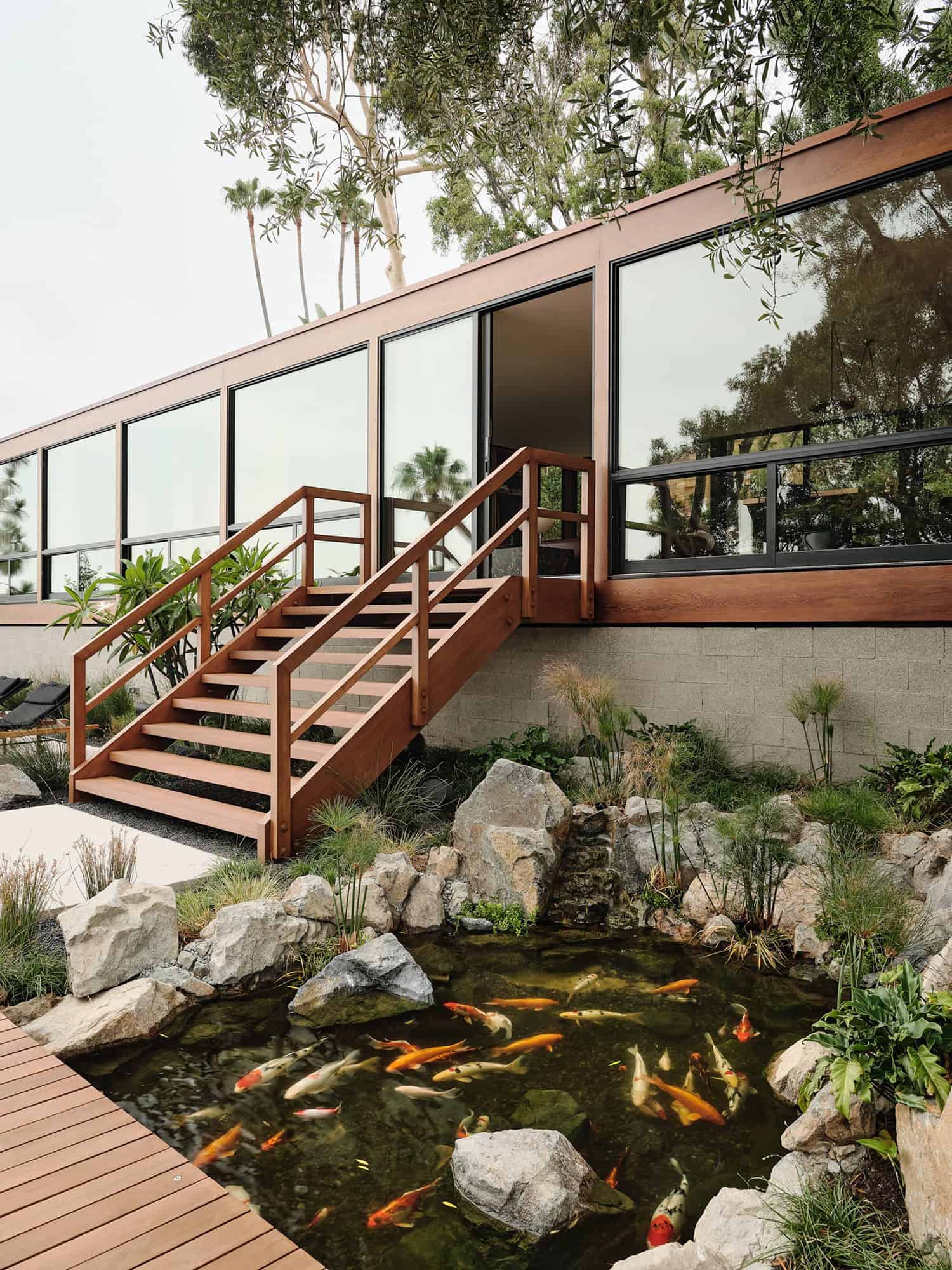 modernist-home-exterior-with-koi-pond