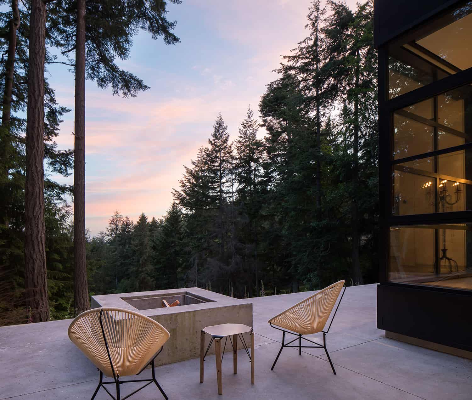 minimalist-retreat-patio-dusk