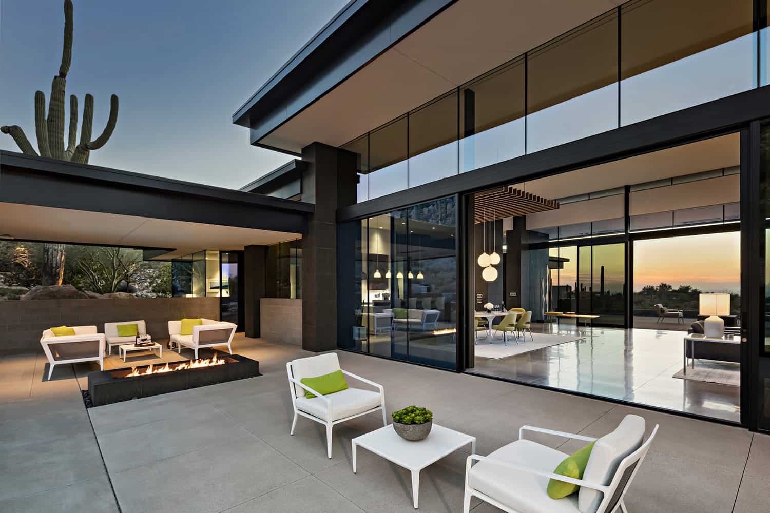 contemporary-desert-home-patio
