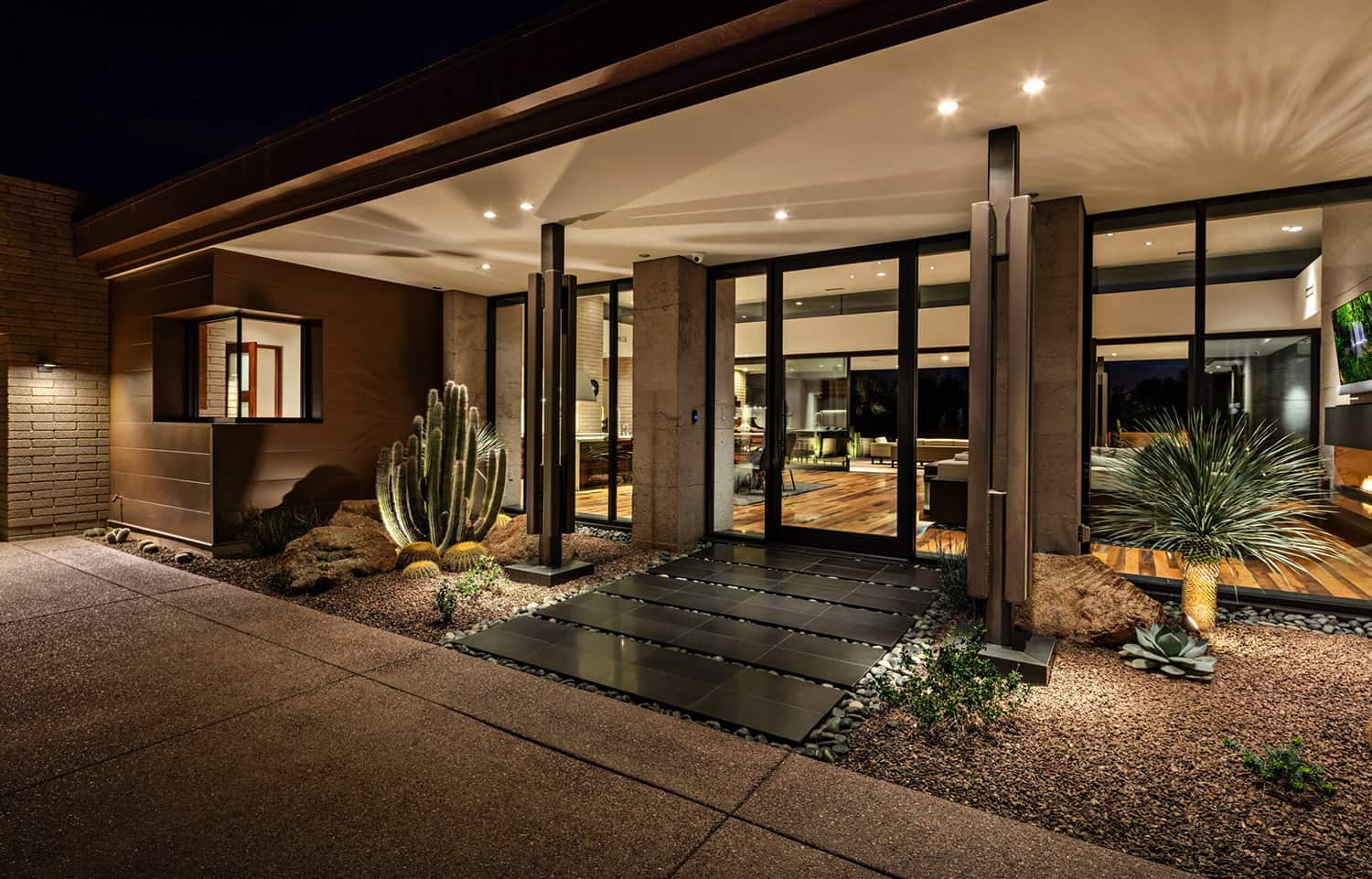 modern-desert-house-entry