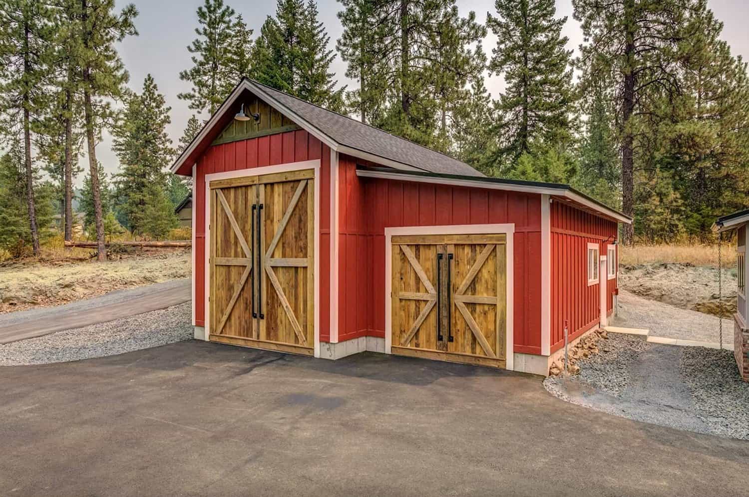 farmhouse-exterior-garage