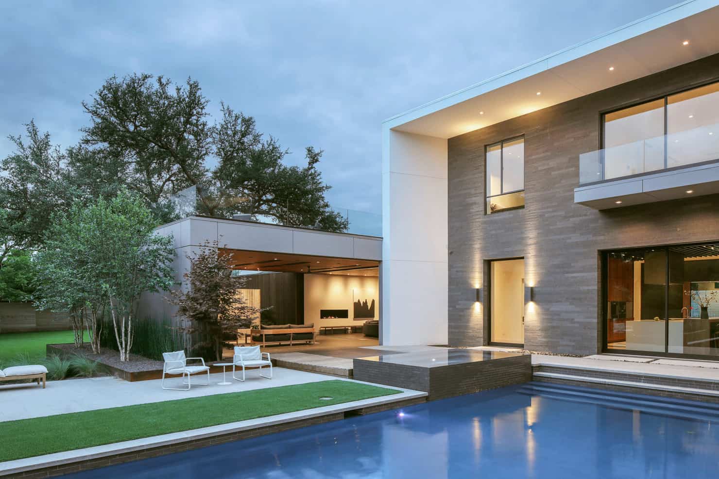 modern-home-exterior-with-a-swimming-pool