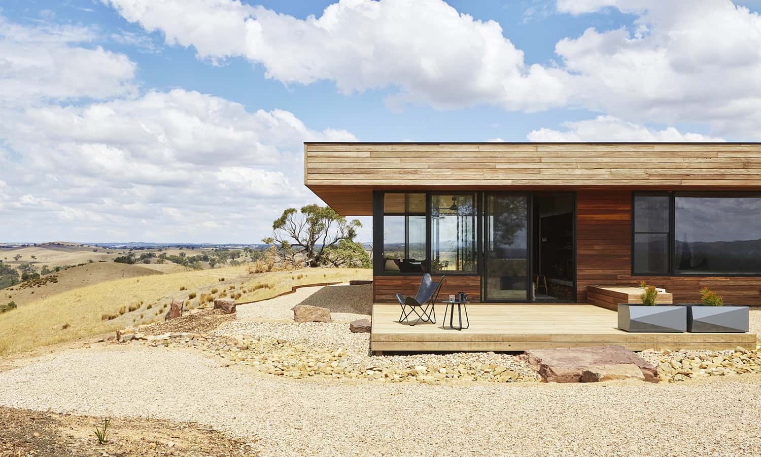 modern-off-grid-retreat-exterior