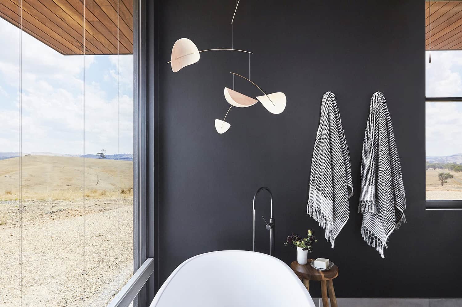 modern-off-grid-retreat-bathroom