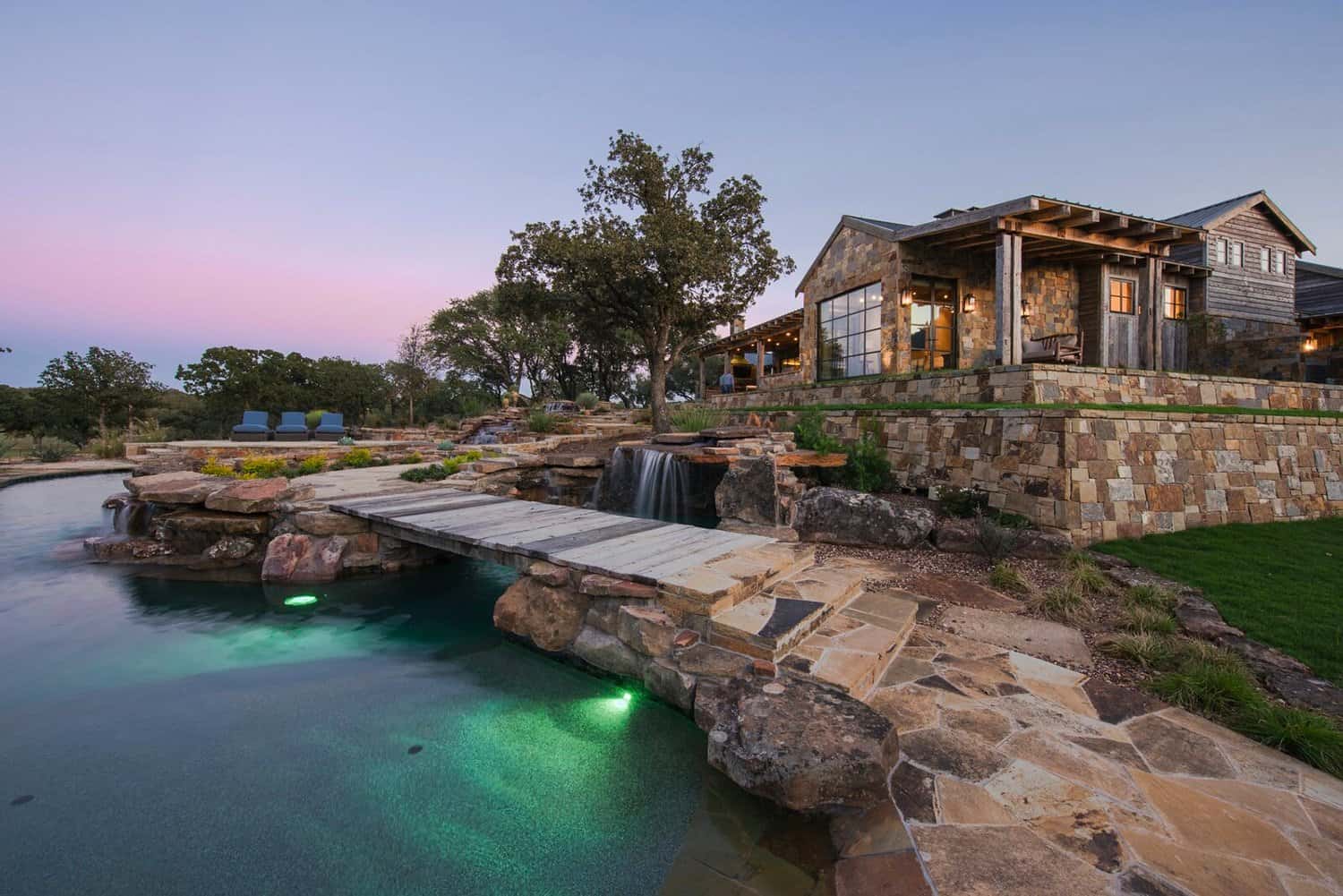 rustic-ranch-house-pool