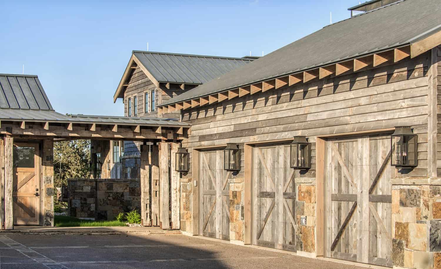 rustic-ranch-house-garage-exterior