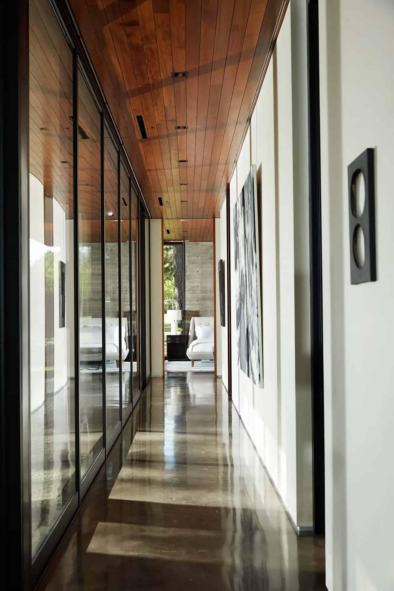 modern-retreat-hallway